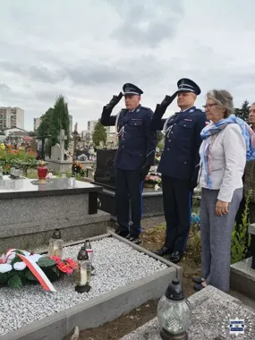 W Ostrowcu Świętokrzyskim po 100 latach wrócono do grobu policjanta