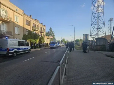 Ponad 160 policjantów i 6,8 tysiąca kibiców. Mecz w Ostrowcu bez incydentów